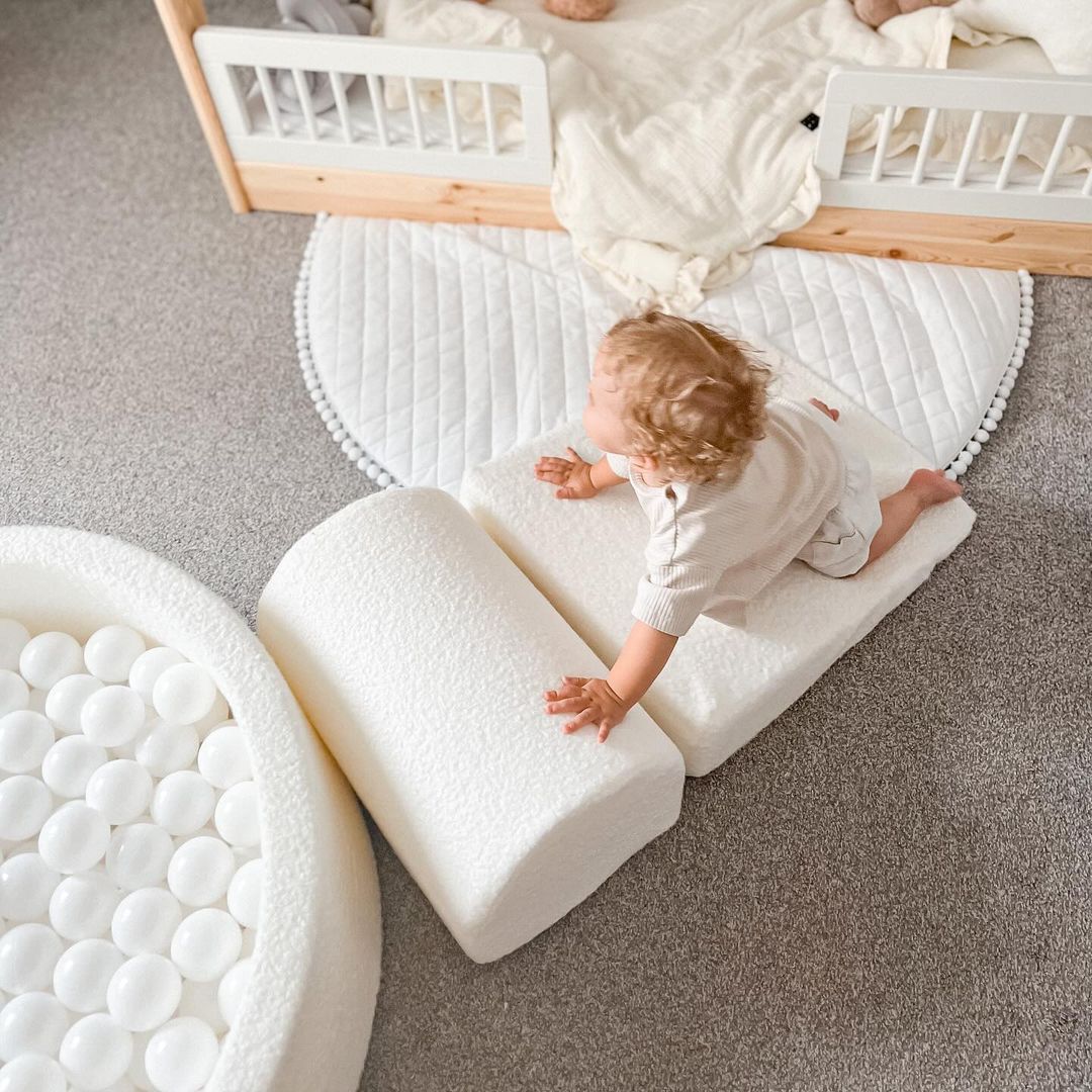 Boucle White Playset With Ball Pit