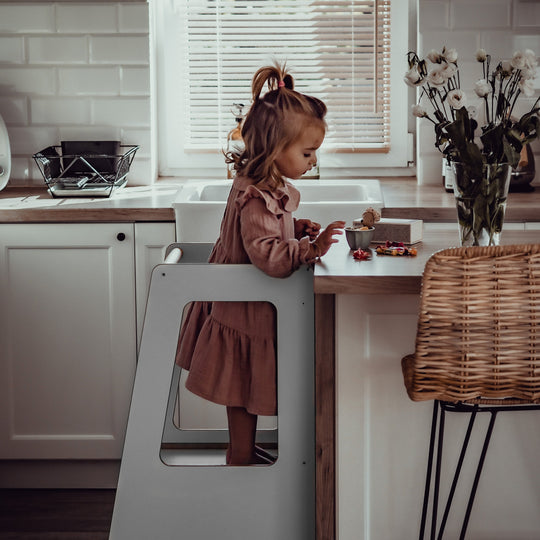 Kitchen Helper Scandi