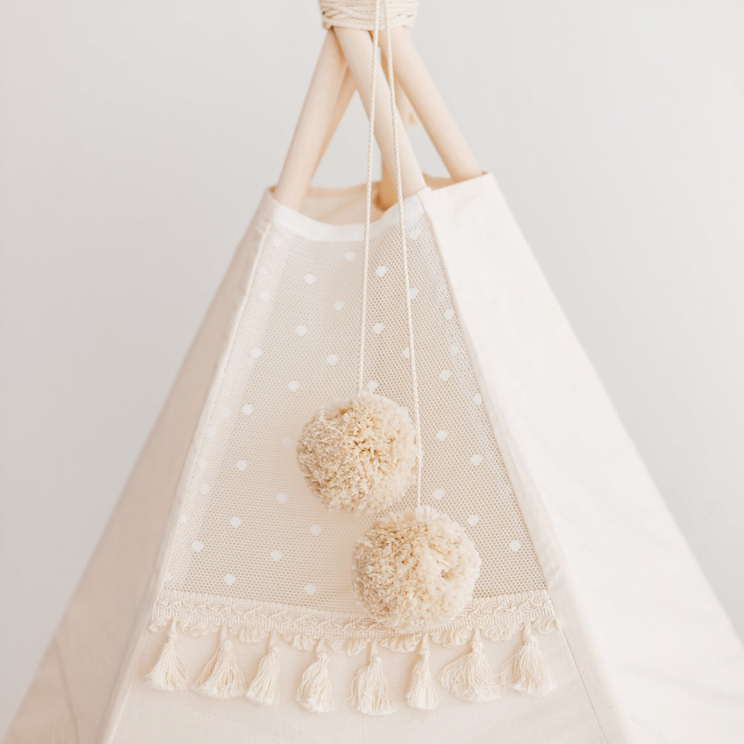 Tente tipi extra large pour l'intérieur avec décoration à pompons de style bohème